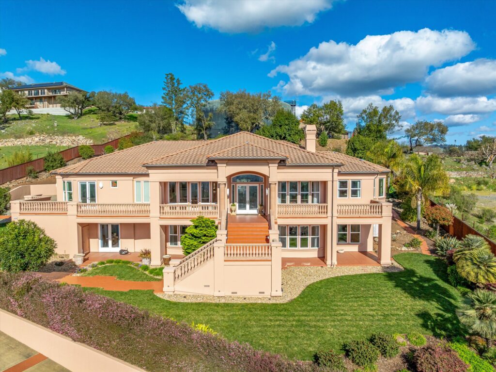 3729 Skyfarm Dr, Santa Rosa, CA 95403